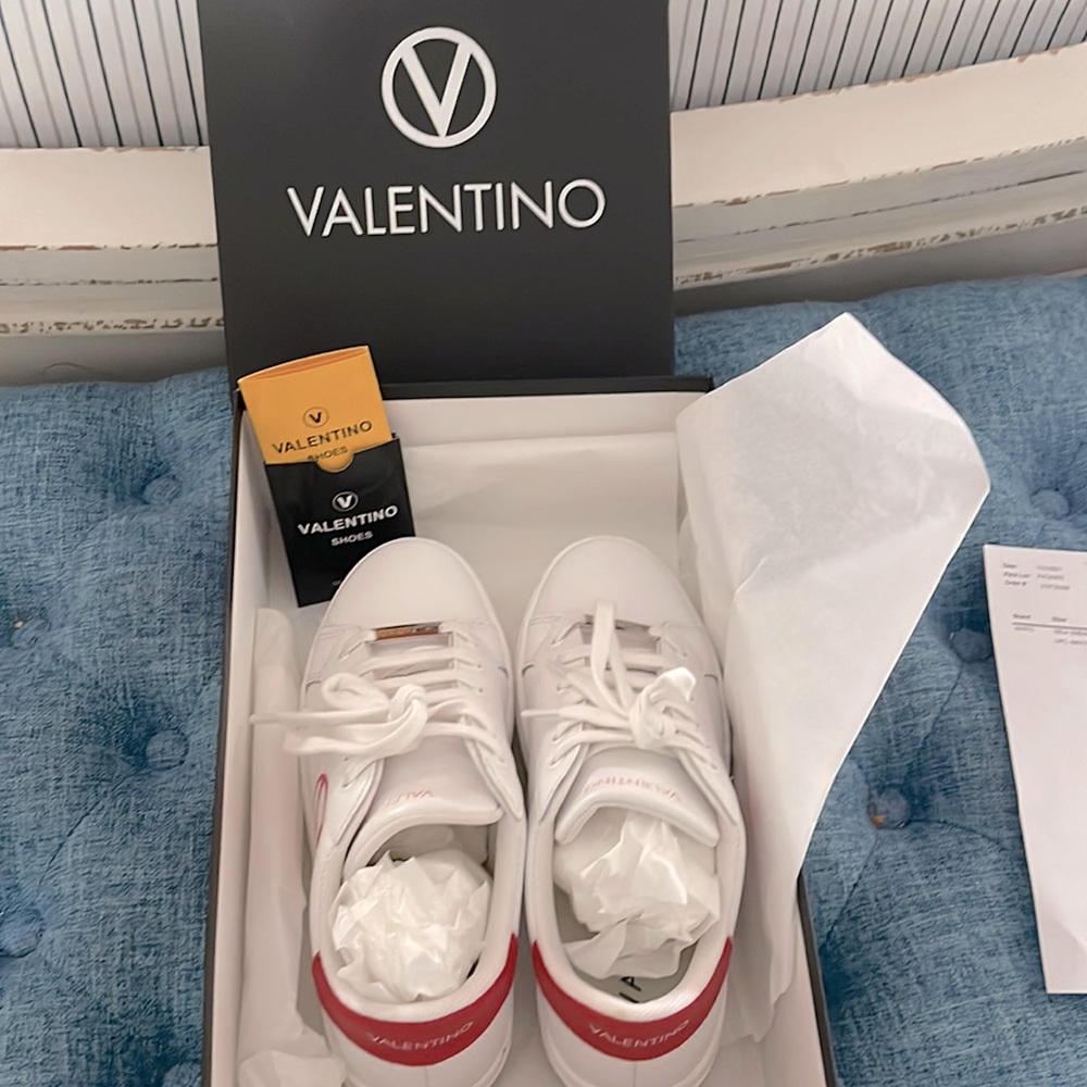 Used valentino sneaker